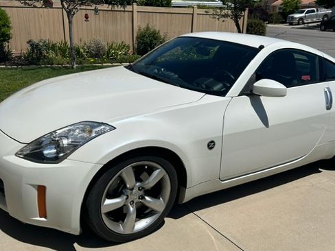 Used 2008 Nissan 350Z Enthusiast w/ Aerodynamics Pkg RWD image 2