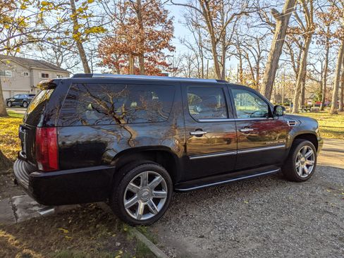 Used 2008 Cadillac Escalade ESV AWD image 8