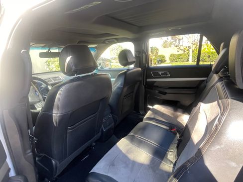 Used 2017 Ford Explorer XLT w/ Equipment Group 202A image 11