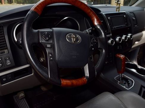 Used 2018 Toyota Sequoia Platinum image 31