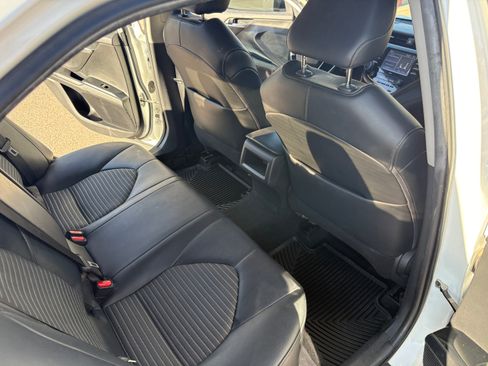 Used 2020 Toyota Camry SE FWD image 12