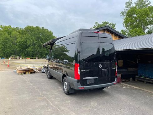 Used 2019 Mercedes-Benz Sprinter 2500 image 9