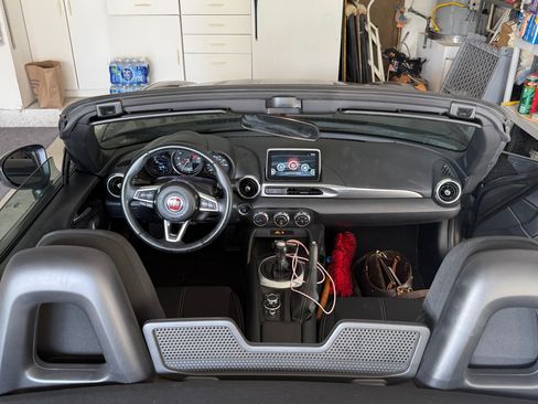Used 2017 FIAT 124 Spider Classica RWD image 9