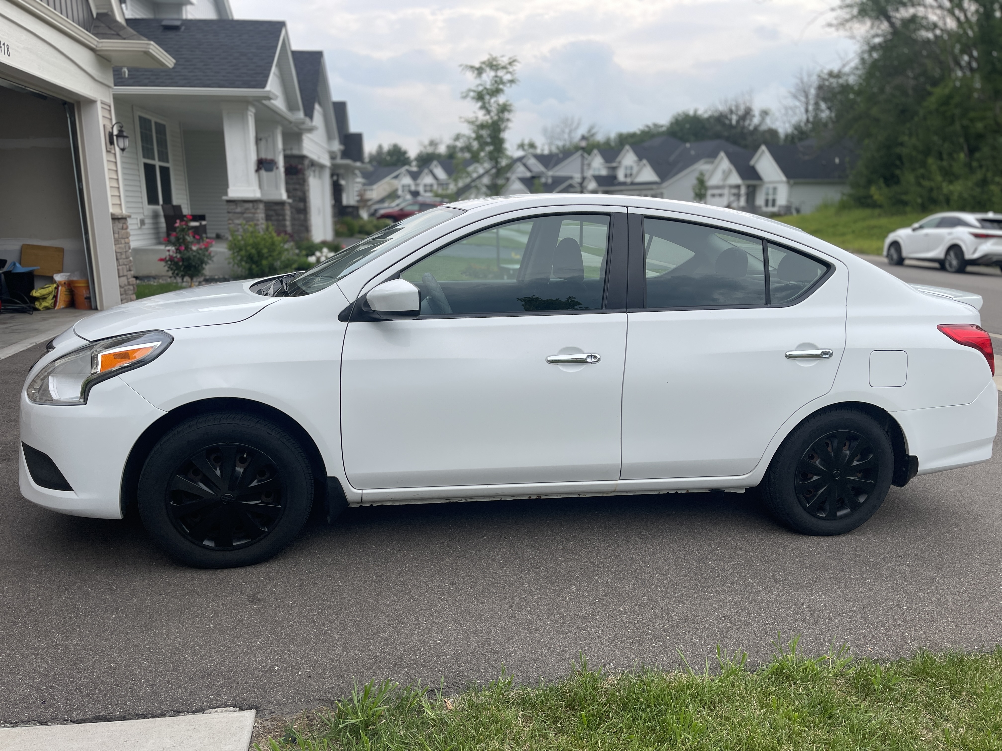 Used 2015 Nissan Versa SV FWD image 5