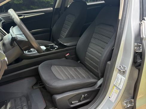 Used 2016 Ford Fusion SE FWD image 9