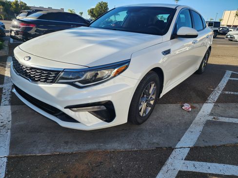 Used 2020 Kia Optima LX image 3