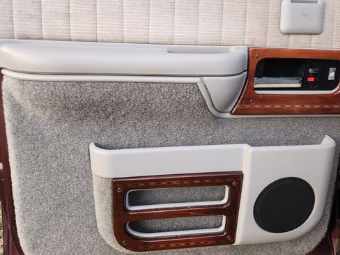 Used 1994 GMC Suburban 2500 image 26