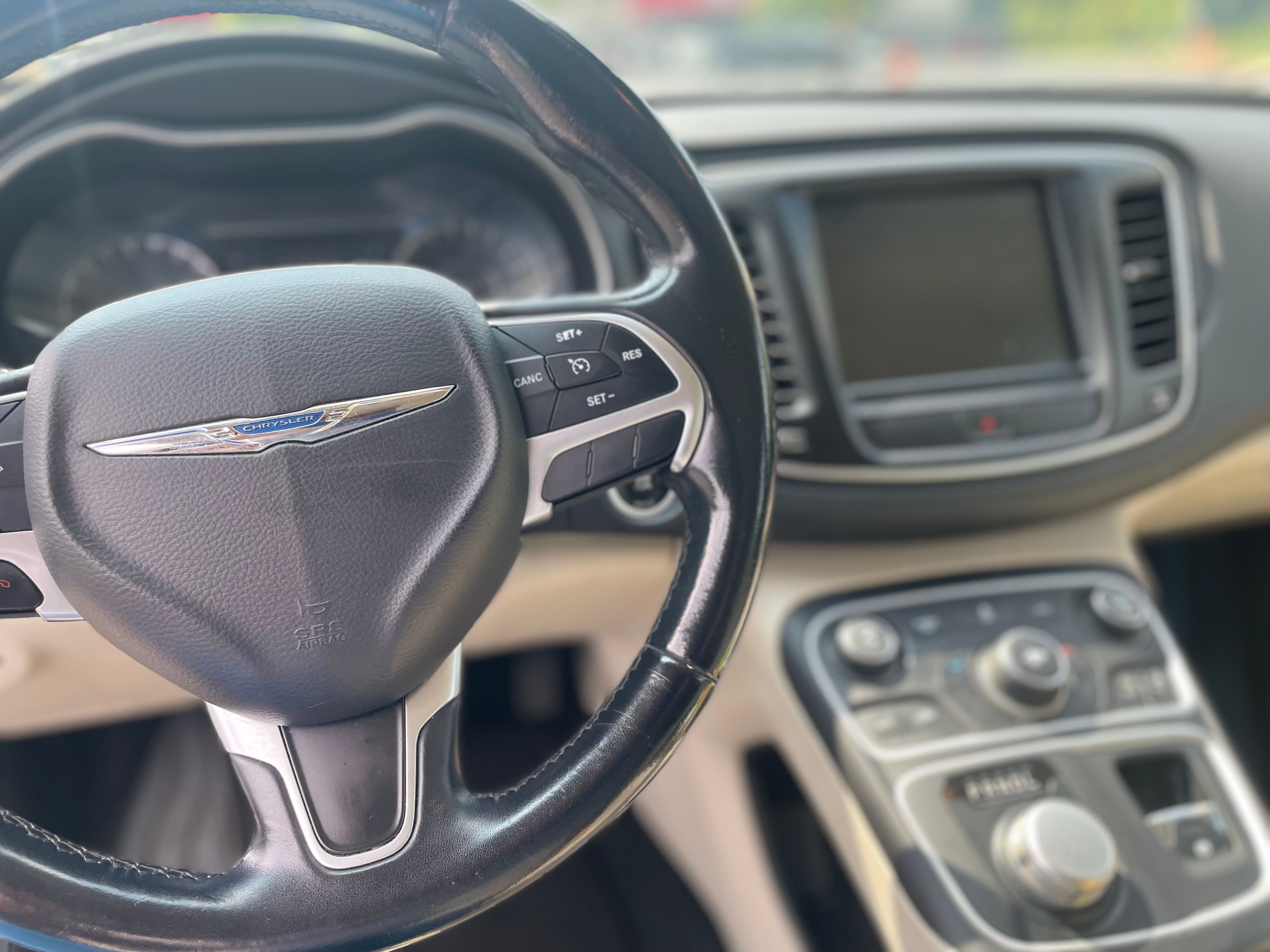 Used 2016 Chrysler 200 Limited Platinum FWD image 10