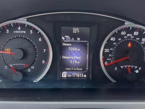 Used 2016 Toyota Camry SE image 6