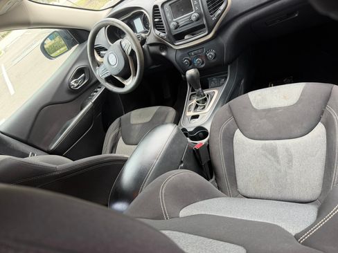 Used 2014 Jeep Cherokee Sport FWD image 17