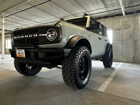 Used 2023 Ford Bronco Black Diamond w/ Sasquatch Package image 1