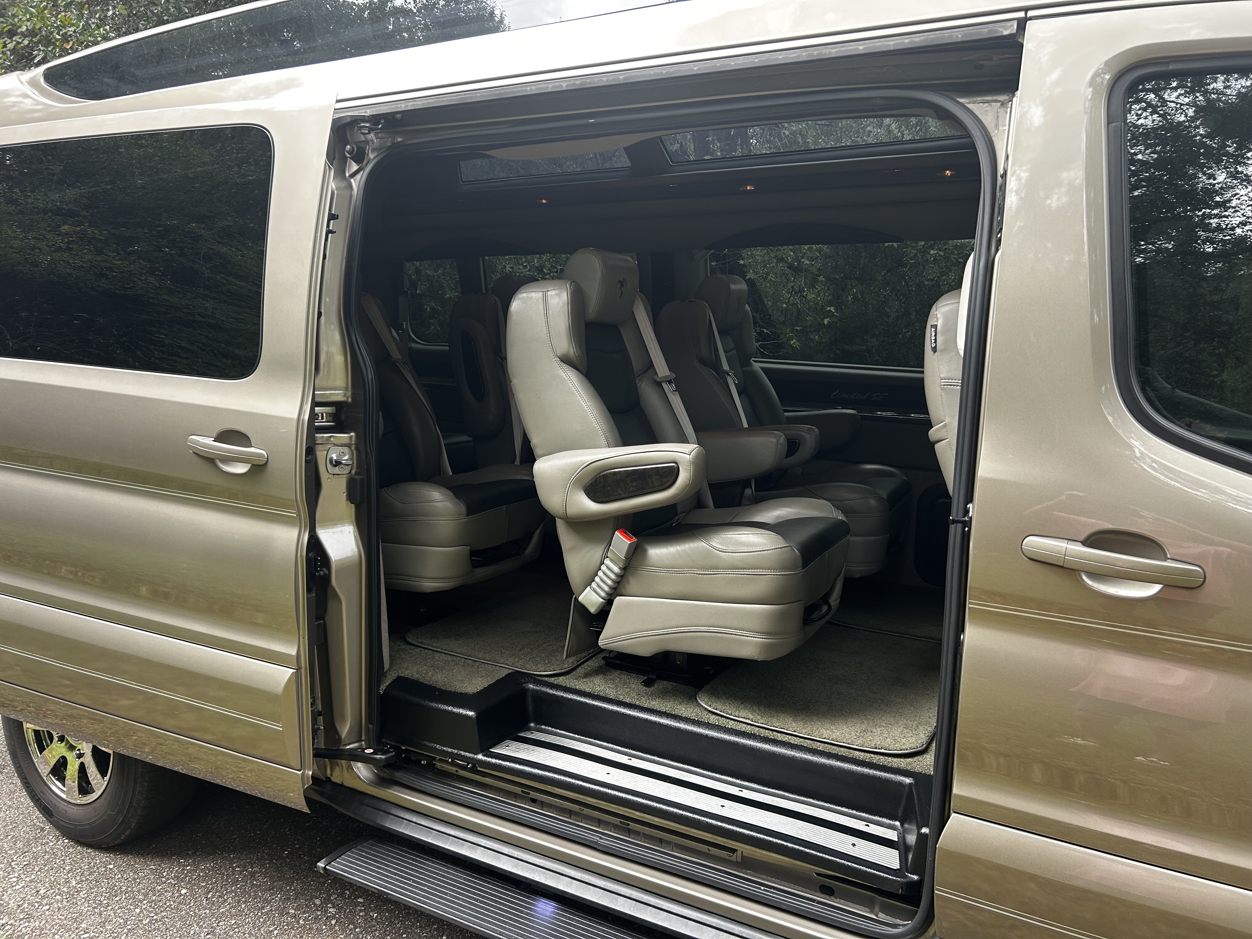 Used 2020 Ford Transit 150 Low Roof w/ Exterior Upgrade Package RWD image 8