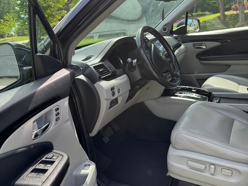 Used 2018 Honda Pilot Touring image 19