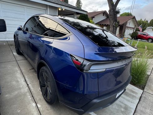 Used 2026 Tesla Model Y Long Range image 2