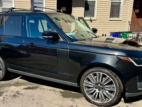 Used 2020 Land Rover Range Rover HSE image 2