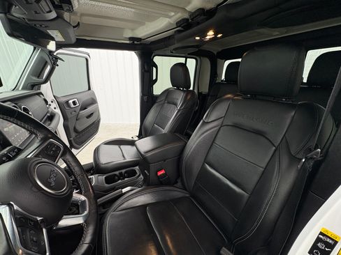 Used 2020 Jeep Gladiator Overland AWD/4WD image 11