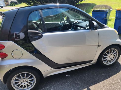 Used 2014 smart fortwo electric drive RWD image 2