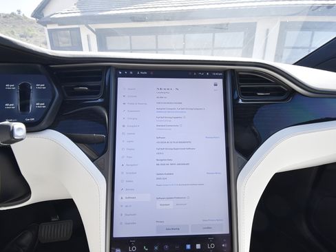 Used 2020 Tesla Model X Long Range image 15