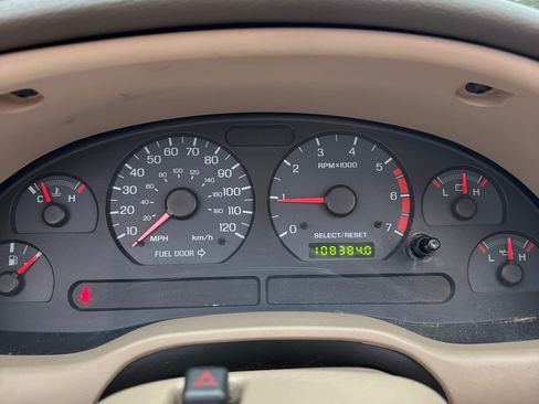 Used 2004 Ford Mustang Premium image 4