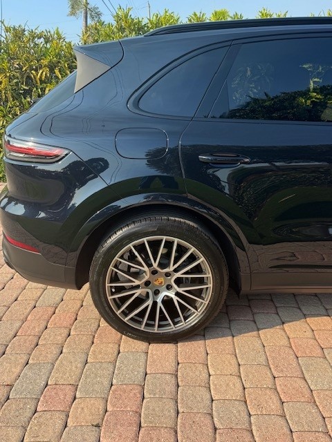 Used 2023 Porsche Cayenne Platinum Edition AWD/4WD image 14