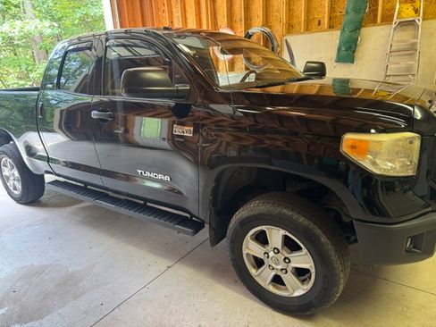 Used 2014 Toyota Tundra SR5 w/ SR5 Upgrade Package AWD/4WD image 10