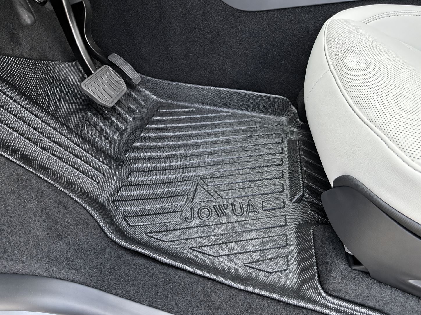 Used 2026 Tesla Model Y Long Range RWD image 15