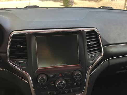 Used 2016 Jeep Grand Cherokee Limited image 9