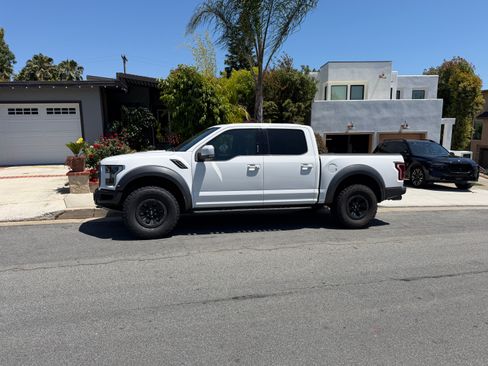 Used 2018 Ford F150 Raptor w/ Equipment Group 802A Luxury AWD/4WD image 5