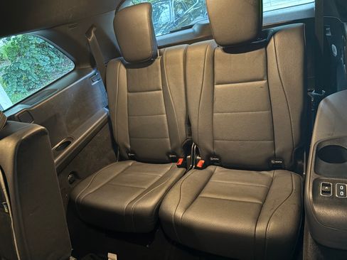 Used 2024 Mercedes-Benz GLS 450 4MATIC image 12