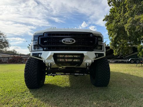 Used 2022 Ford F250 Lariat w/ Black Appearance Package image 6