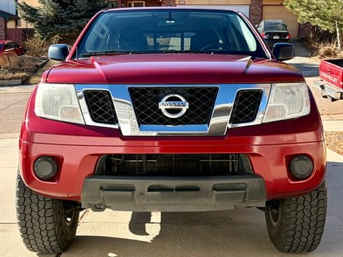 Used 2019 Nissan Frontier SV image 2