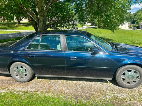 Used 2004 Cadillac De Ville w/ Equipment Group FWD image 1