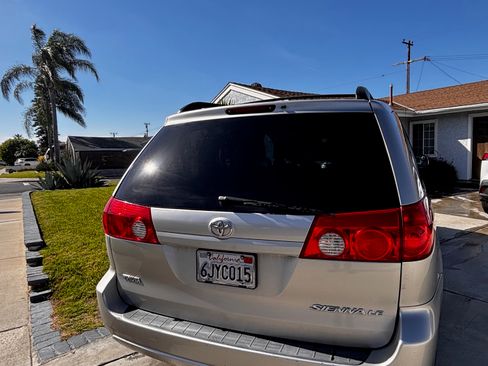 Used 2009 Toyota Sienna LE image 8