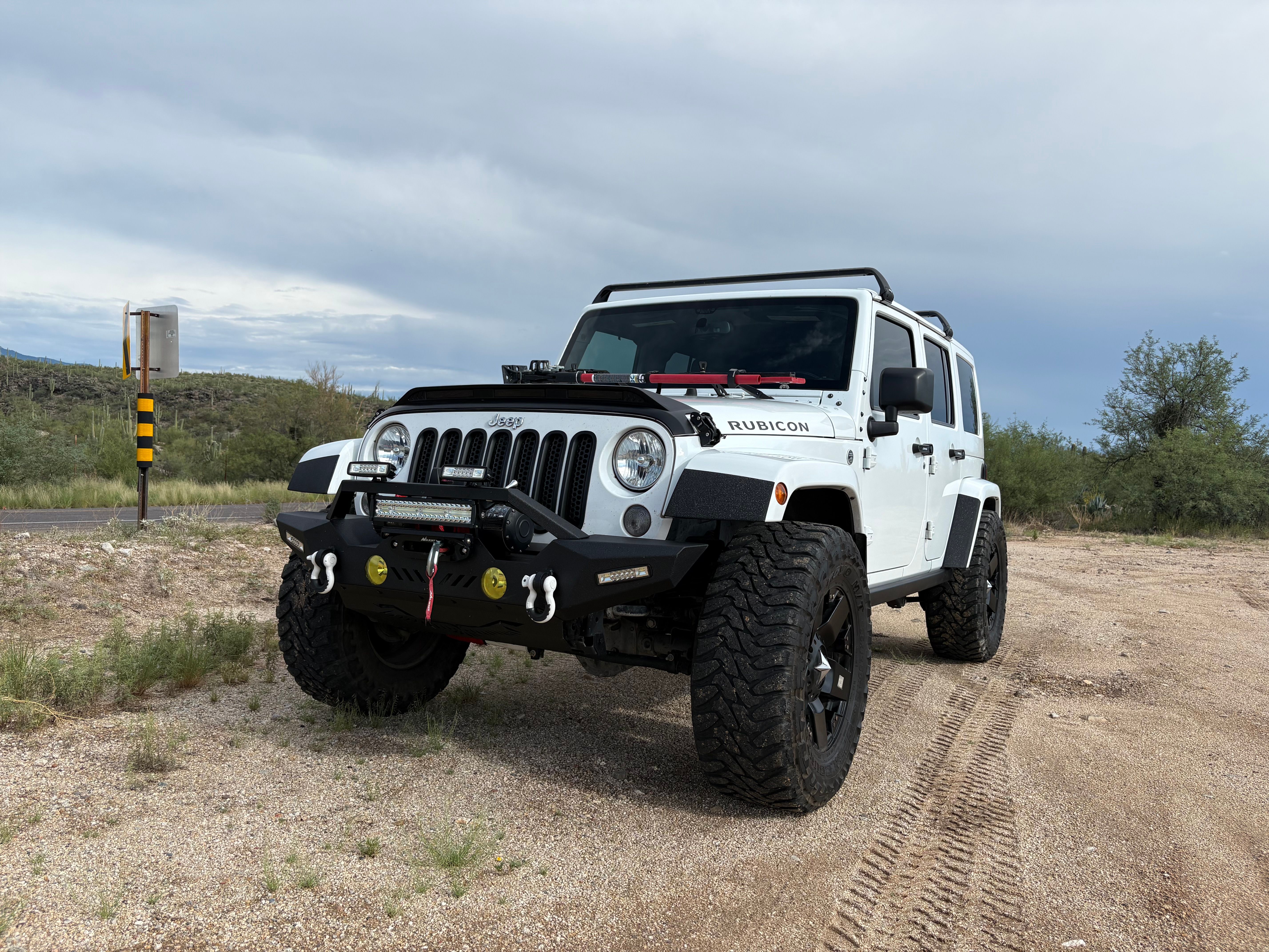 Used 2015 Jeep Wrangler Unlimited Rubicon w/ Connectivity Group AWD/4WD image 11