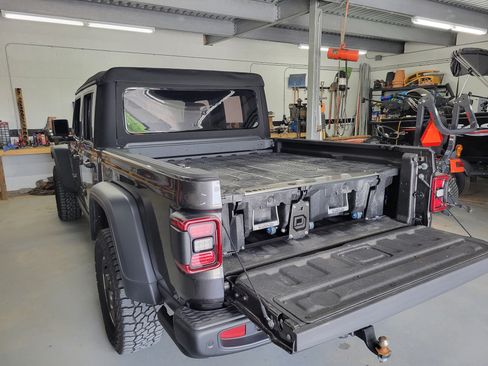 Used 2020 Jeep Gladiator Rubicon w/ Dual Top Group image 6