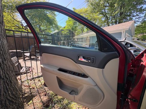 Used 2010 Ford Fusion SEL image 9