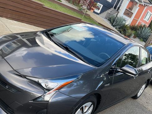 Used 2018 Toyota Prius Two w/ Prius Two Safety Plus Package FWD image 1