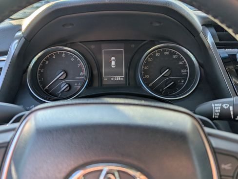 Used 2018 Toyota Camry SE image 10