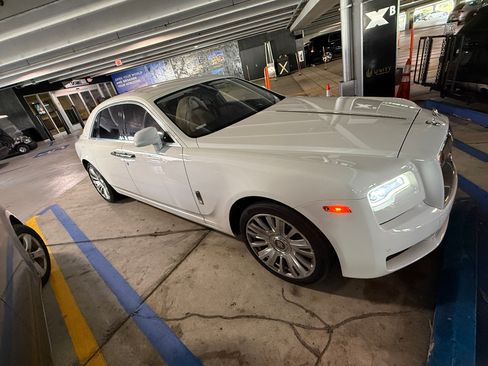 Used 2018 Rolls-Royce Ghost RWD image 2