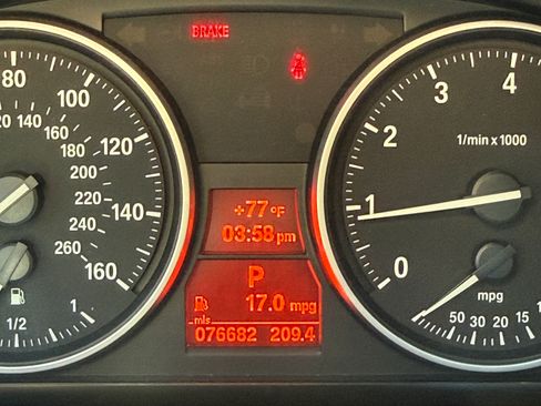 Used 2011 BMW 328i Sedan RWD image 9
