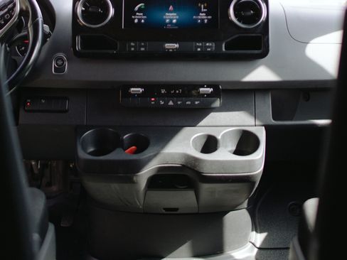 Used 2020 Mercedes-Benz Sprinter 3500 image 14