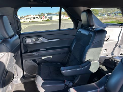 Used 2025 Ford Explorer ST image 6