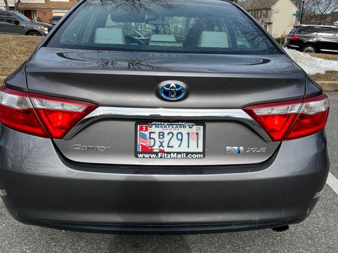 Used 2015 Toyota Camry XLE w/ Moonroof Package image 5