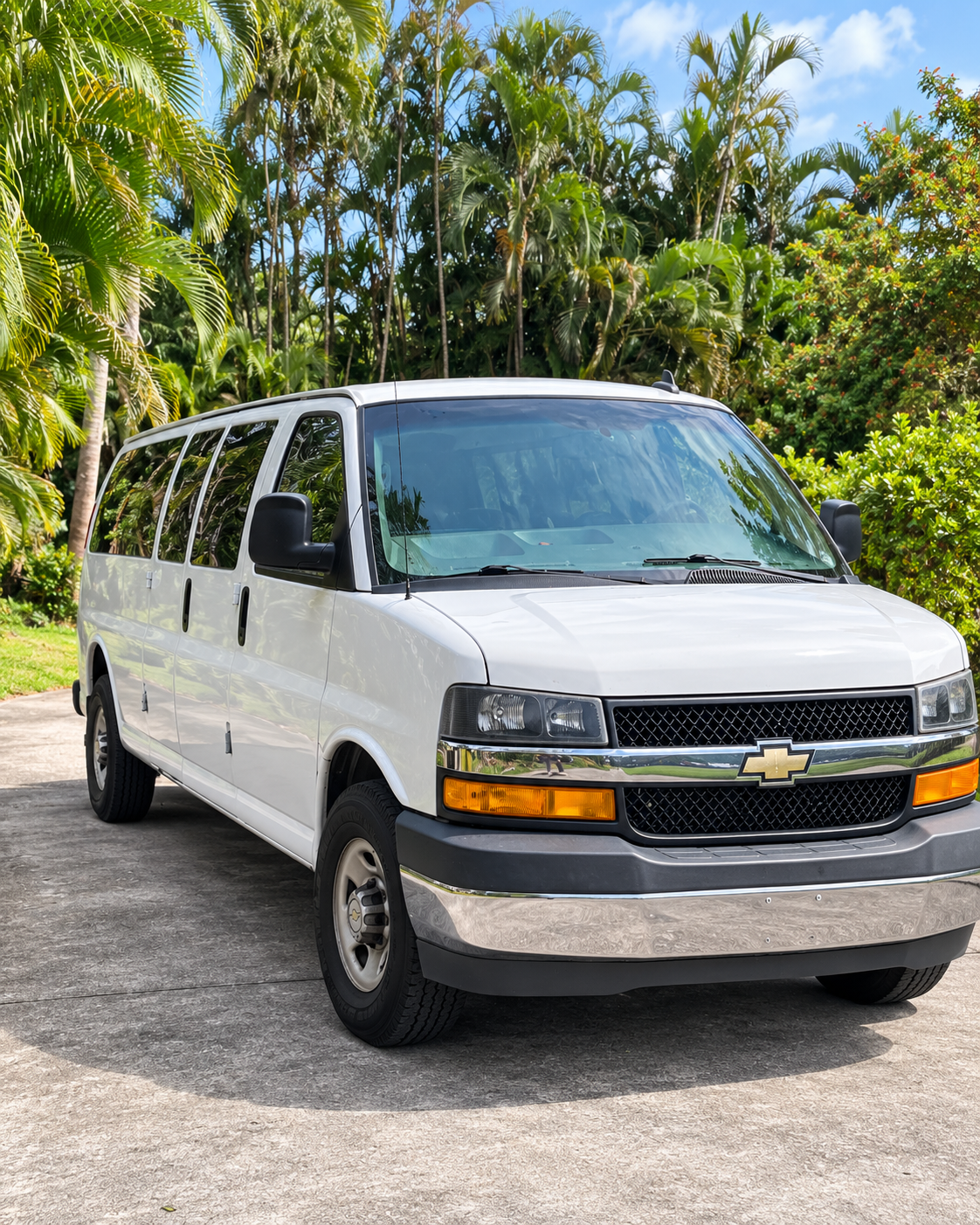 Used 2018 Chevrolet Express 3500 LT w/ LT Preferred Equipment Group RWD image 4