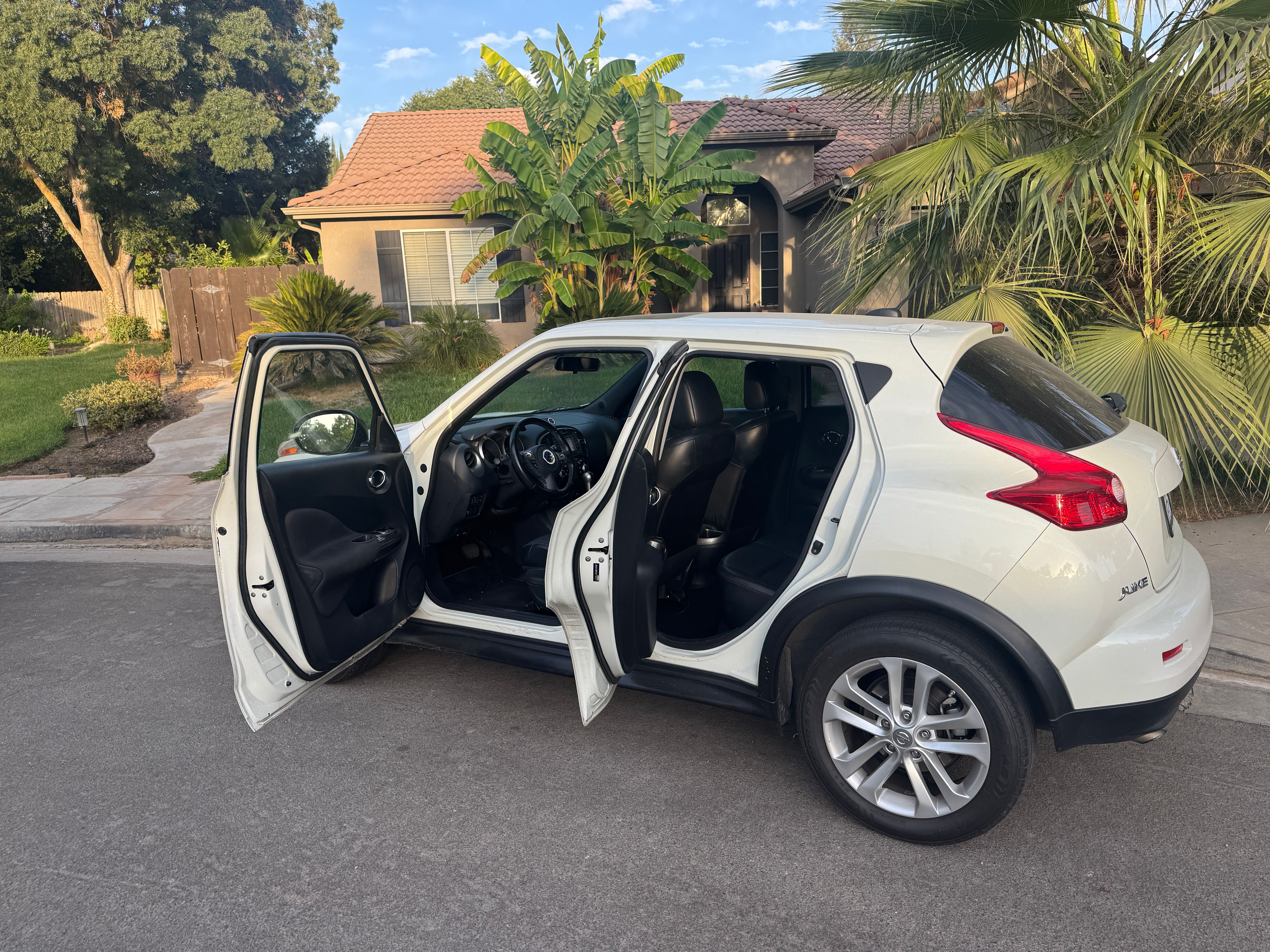Used 2012 Nissan Juke SL FWD image 8