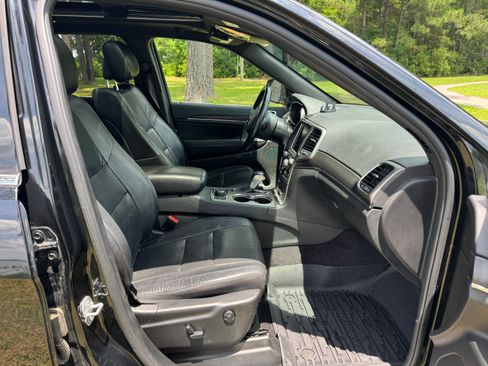 Used 2018 Jeep Grand Cherokee Limited w/ Luxury Group II AWD/4WD image 11