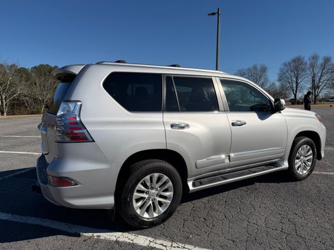 Used 2015 Lexus GX 460 w/ Premium Package image 10