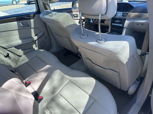 Used 2014 Mercedes-Benz E 350 4MATIC Sedan image 10