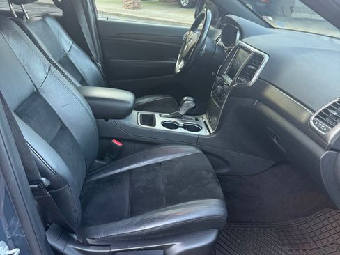 Used 2017 Jeep Grand Cherokee Altitude AWD/4WD image 17