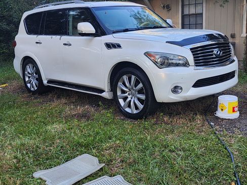 Used 2011 INFINITI QX56 2WD w/ Deluxe Touring Pkg image 2